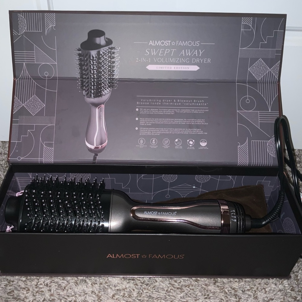 Almost Famous Volumizing Dryer Blowout Brush